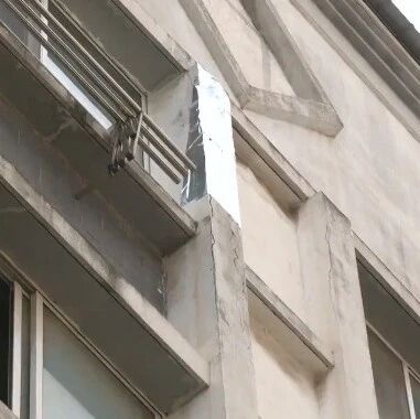 【微靖江】靖江一小区外墙脱落，潜藏安全风险引居民担忧