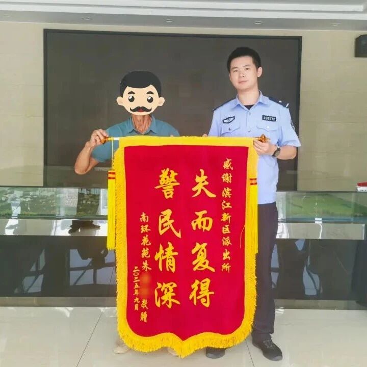 【微靖江】挎包放在了车顶路上没了，靖江大爷急了