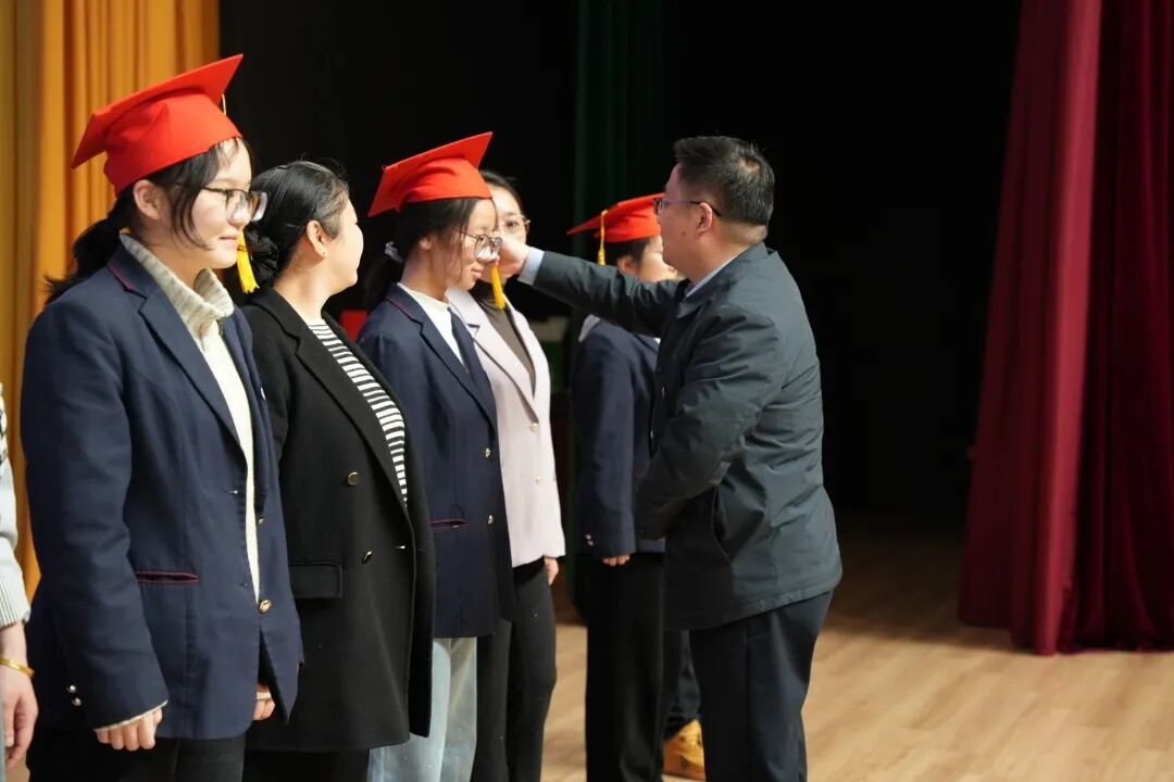 顾明拨穗.JPG