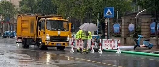 【微靖江】江苏发布洪水预警，台风已二次登陆上海！直奔苏锡常方向！靖江持续大暴雨，风雨中排水不断