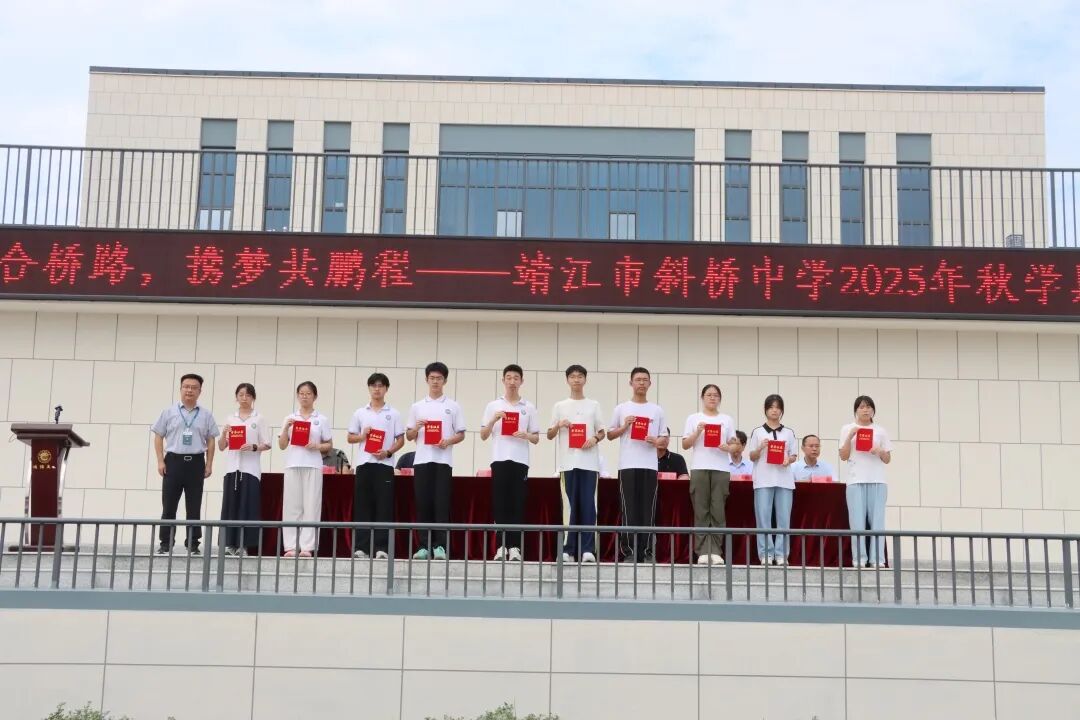 班长代表领奖.JPG